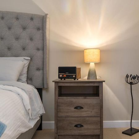 Rustic Modern 2 Bed 2 Bath With Lakeview Pool And Hot Tub Invermere Exterior foto