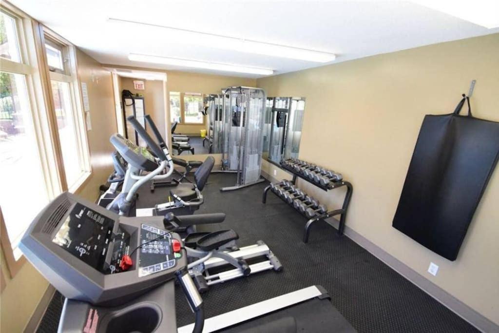 Rustic Modern 2 Bed 2 Bath With Lakeview Pool And Hot Tub Invermere Exterior foto
