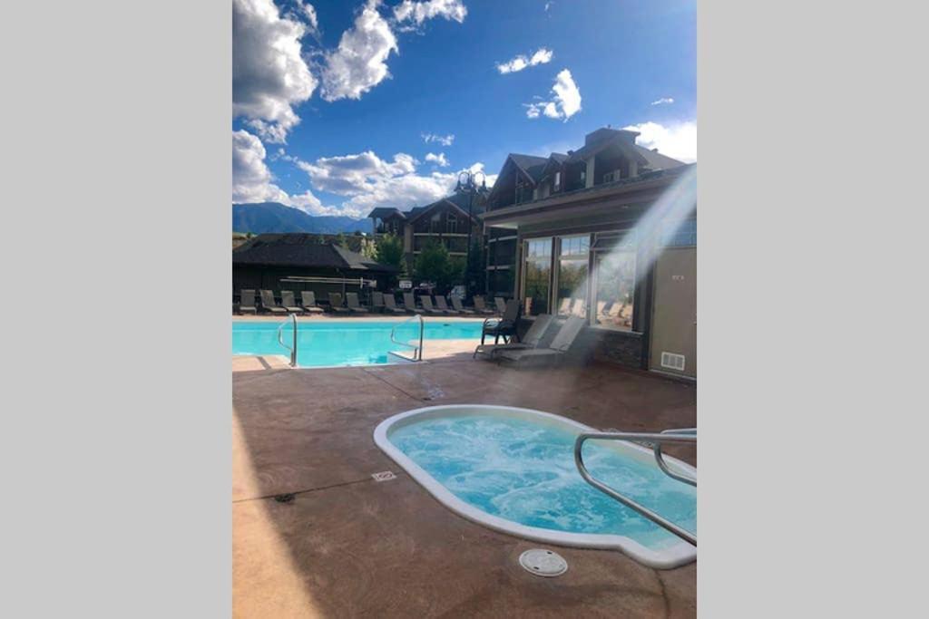Rustic Modern 2 Bed 2 Bath With Lakeview Pool And Hot Tub Invermere Exterior foto